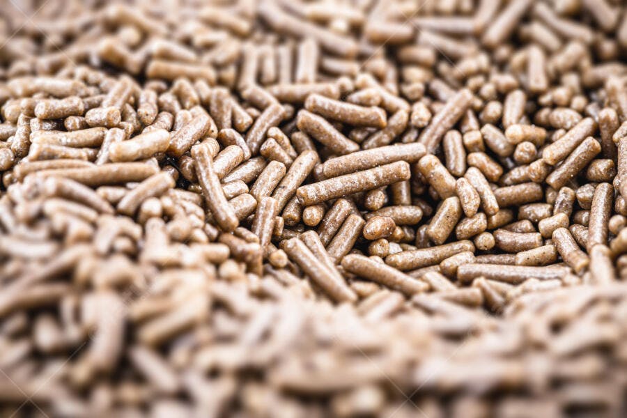 Granulado de chocolate marrom em close-up para confeitaria