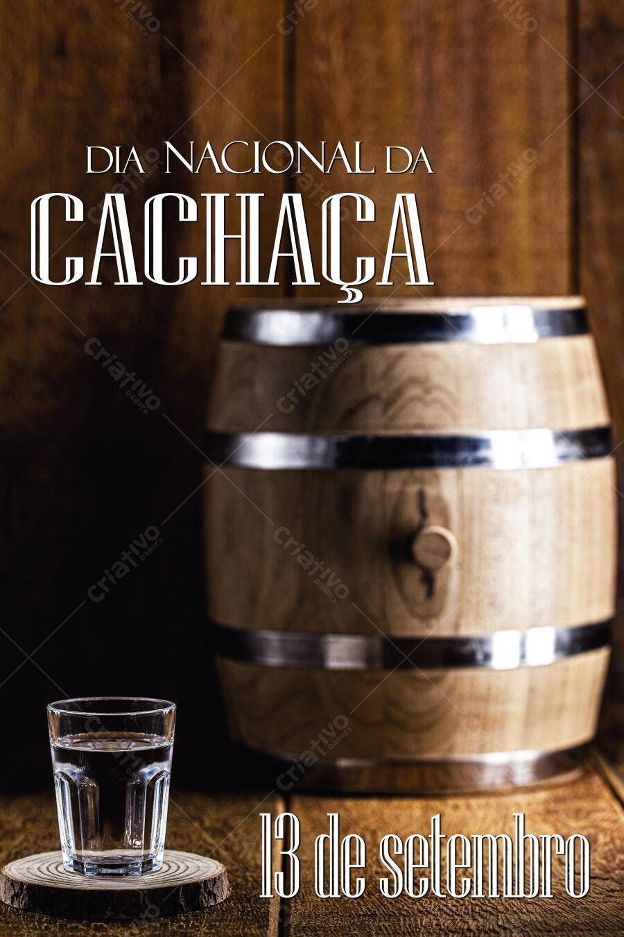 Dia Nacional da Cachaça barril de madeira e copo em 13 de setembro