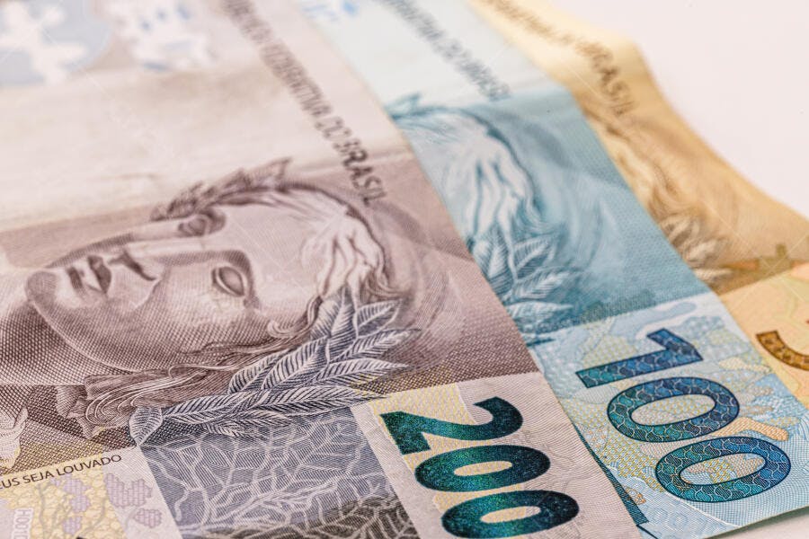 Cédulas de Real brasileiro 200 100 50 dinheiro economia valores