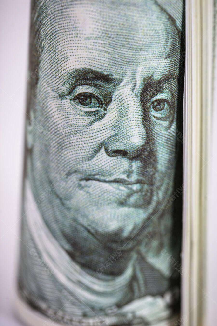 Benjamin Franklin close-up em nota de cem dólares maço verde dinheiro