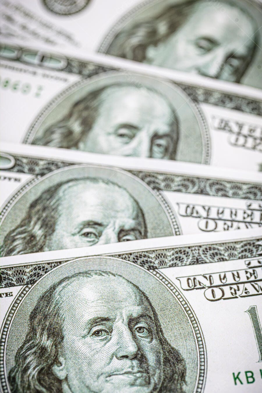 Cédulas de cem dólares americanos empilhadas dinheiro riqueza economia