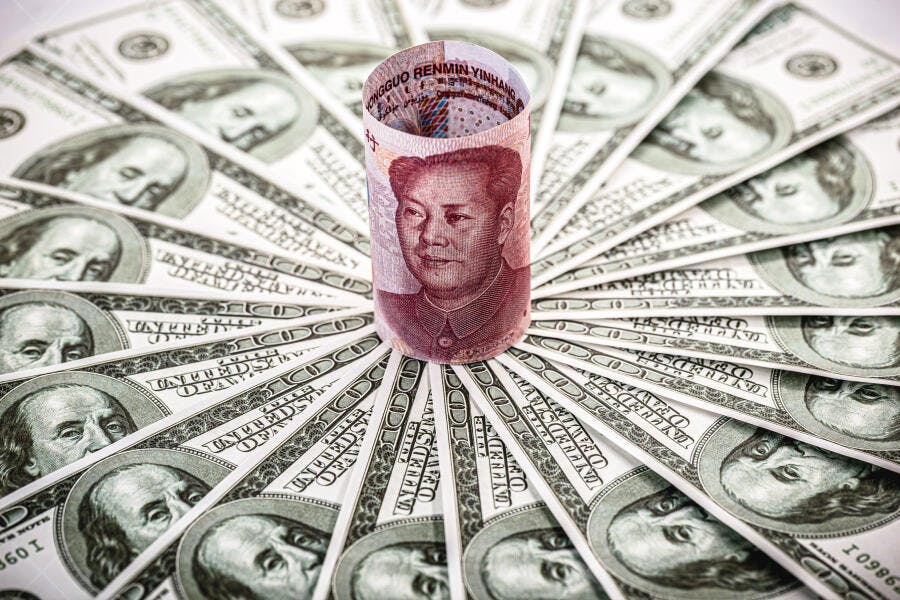 Dólares americanos e Yuan chinês em leque com Mao Zedong ao centro