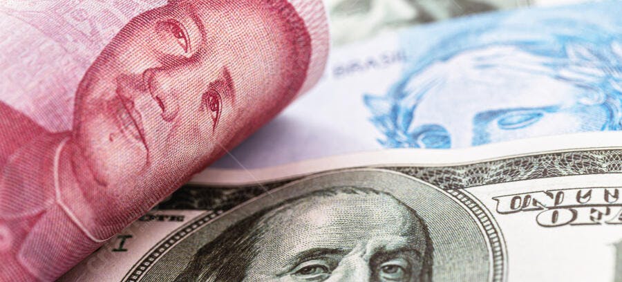 Notas de yuan real e dólar americano em close-up economia global e câmbio financeiro