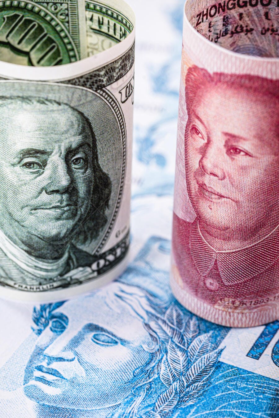 Dólar americano e Yuan chinês enrolados sobre Real brasileiro economia mundial