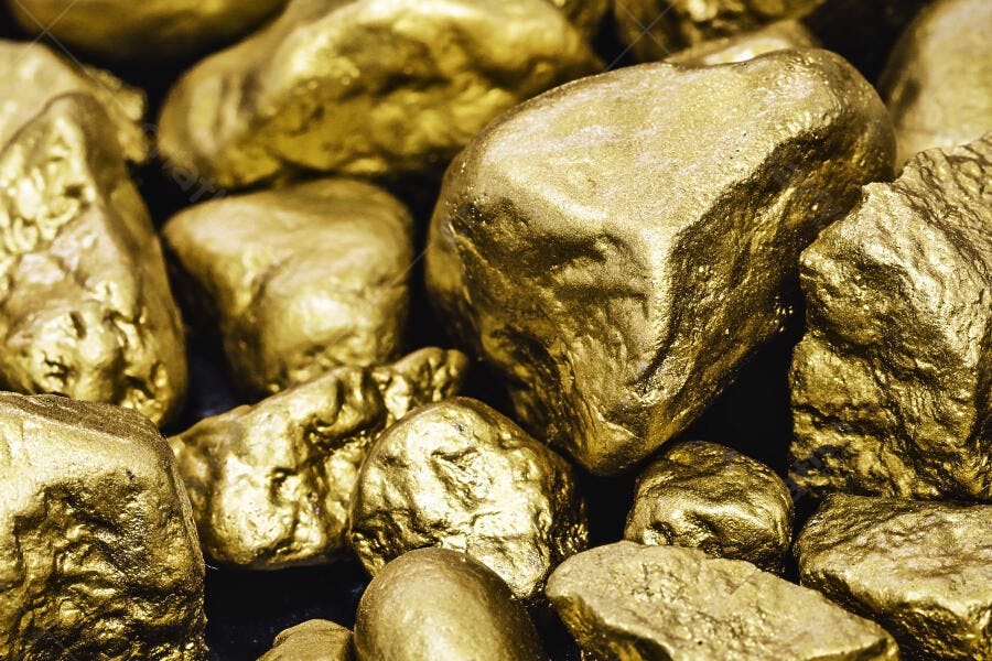 Pepitas de ouro bruto em close-up metal precioso riqueza financeira