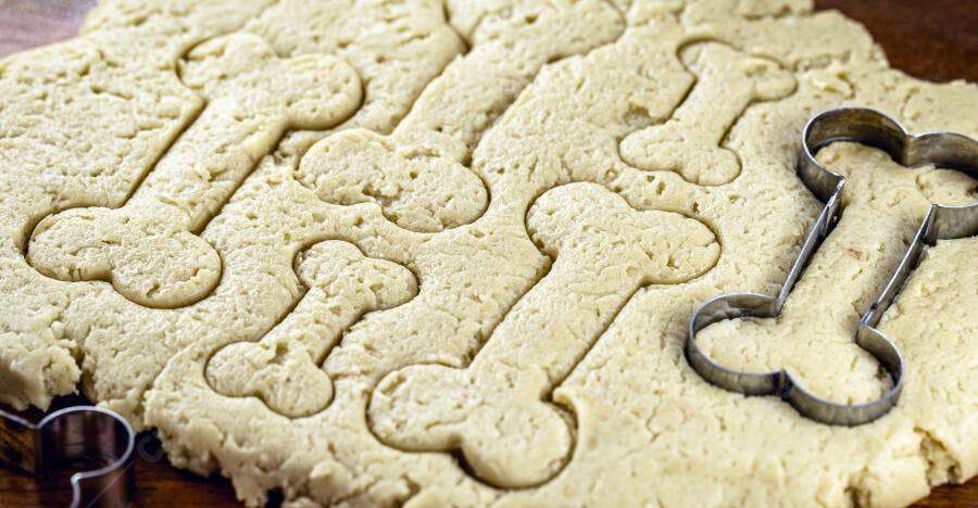 Massa de biscoito de osso para cães com cortador de metal