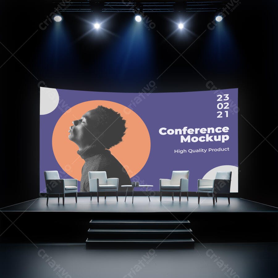 Mockup Cenário de Conferência Moderno com Telão Curvo Roxo e Homem Negro