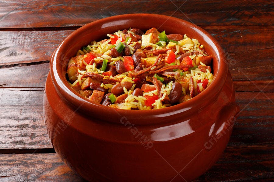 Comida brasileira vibrante arroz feijão carne seca e vegetais em panela de barro