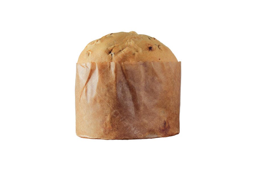 Panetone dourado tradicional em embalagem de papel marrom isolado