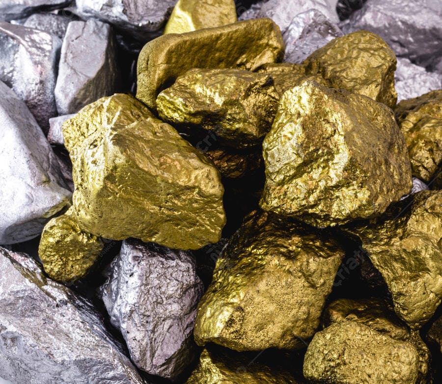 Pepitas de ouro e prata bruto reluzente com alto valor para investimento
