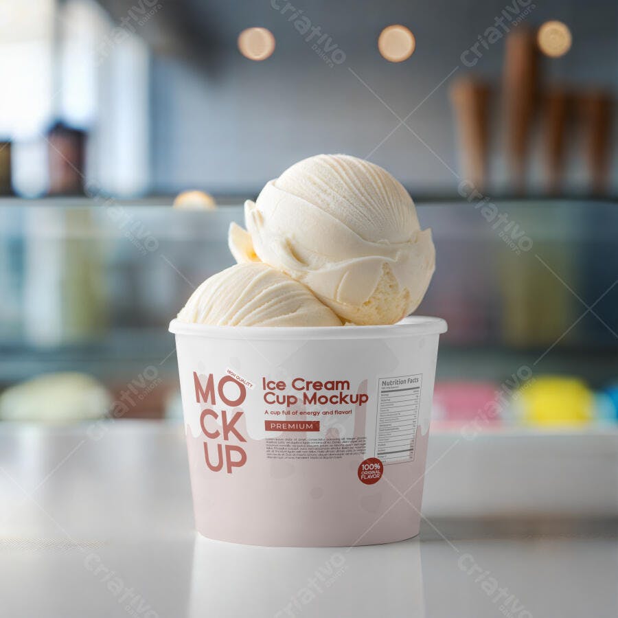 Mockup Realista de Copo de Sorvete com Bolas Cremosas em Balcão de Sorveteria