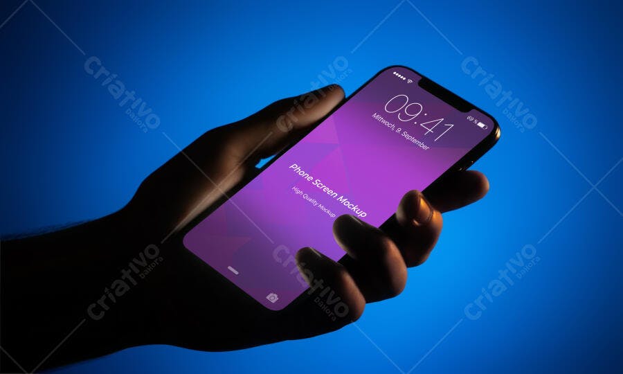 Mockup de Smartphone Moderno na Mão com Tela Roxo Degradê Fundo Azul Realista