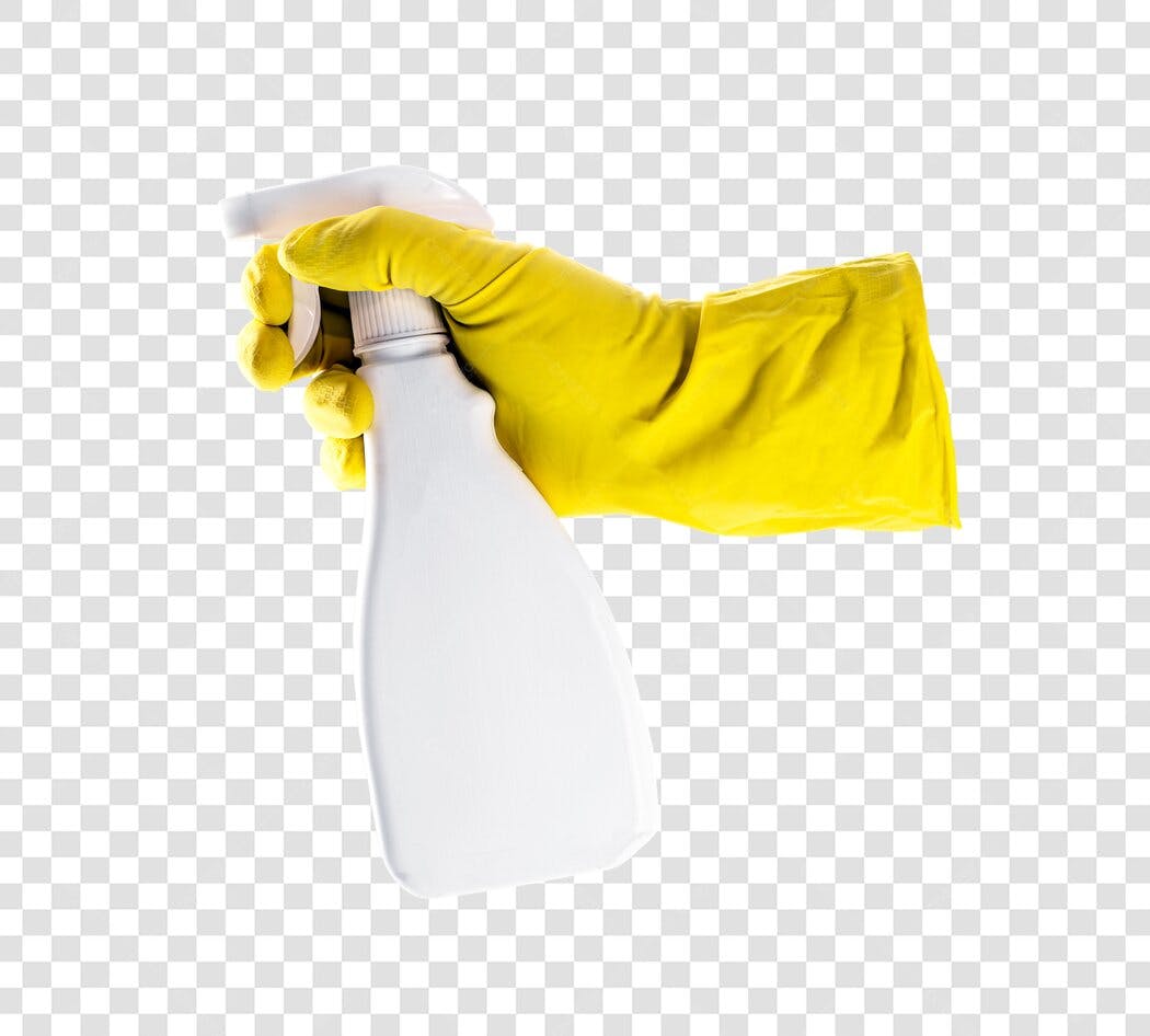 Objeto de Limpeza Mão com Luva Amarela e Borrifador PNG com fundo transparente