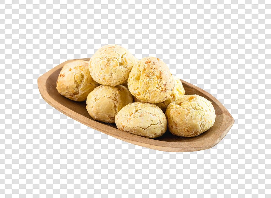 Pão de Queijo Dourado em Bandeja de Madeira PNG com fundo transparente