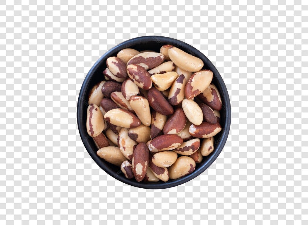 Imagem de tigela com castanhas do Pará PNG com fundo transparente