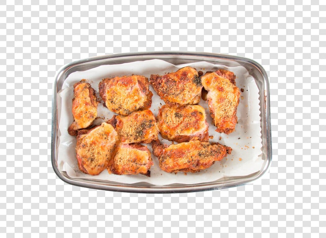 Comida Pedaços de Frango Assado em Assadeira PNG com fundo transparente