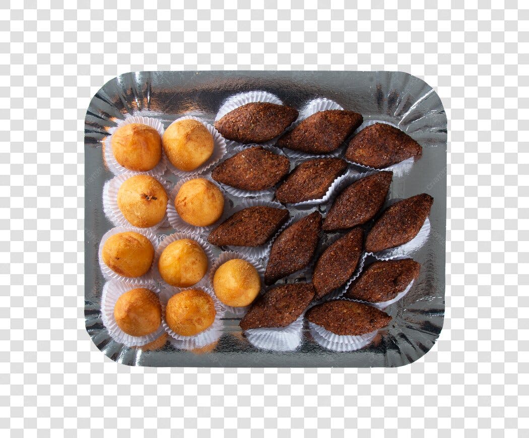 Bandeja de Salgadinhos Coxinhas e Kibes PNG com fundo transparente