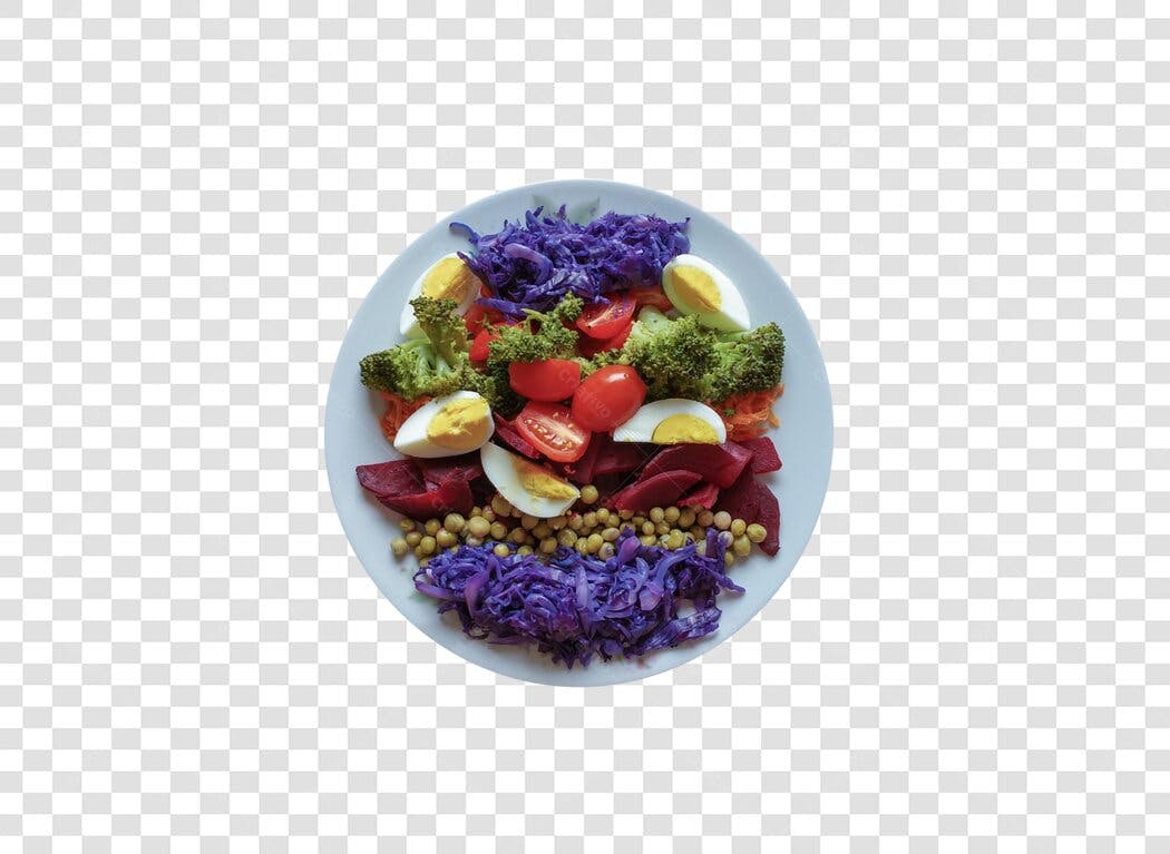 Prato de Salada Saudável com Ovos Brócolis e Repolho Roxo PNG com fundo transparente