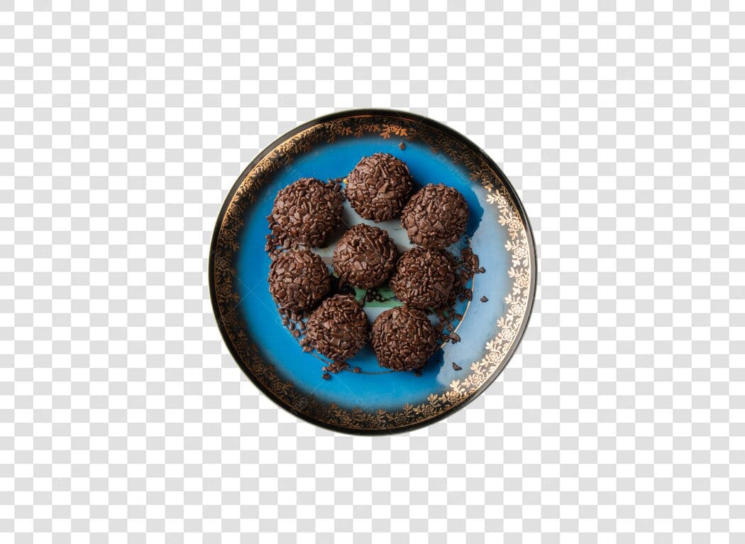 Brigadeiros de Chocolate para Festa Aniversário em Prato PNG com fundo transparente