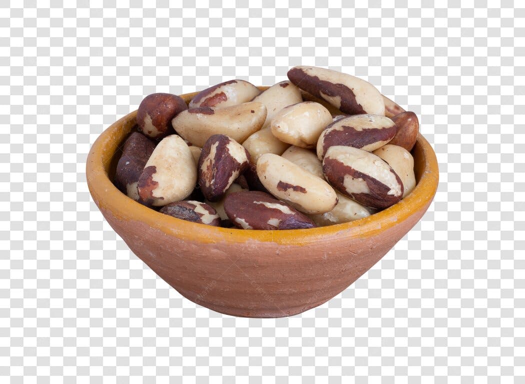 Imagem de produto Castanhas do Pará em tigela PNG com fundo transparente