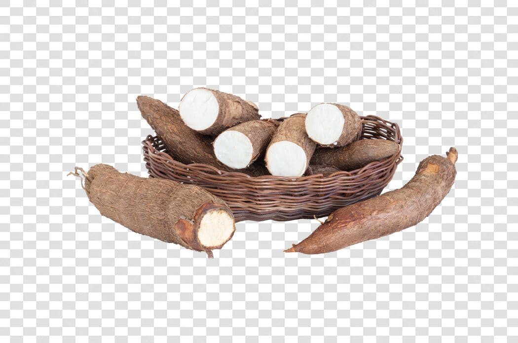 Ingrediente Culinário Mandioca Fresca na Cesta PNG com fundo transparente