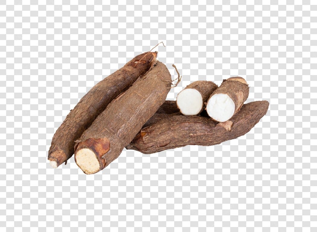 Imagem de Mandioca Aipim Yuca com casca e cortada PNG com fundo transparente