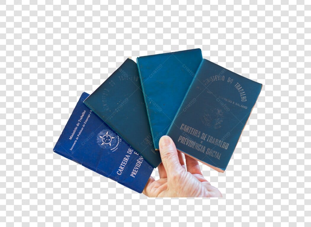 Documentos Carteira de Trabalho e Previdência Social mão adulta segurando PNG com fundo transparente