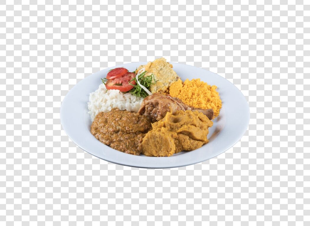 Prato de refeição completa com frango arroz farofa pirão tomate PNG com fundo transparente