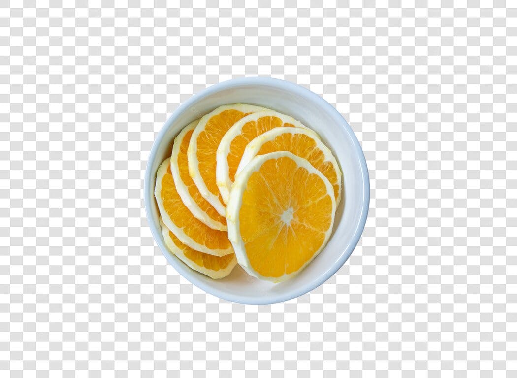 Fatias de Laranja Frescas em Tigela Branca PNG com fundo transparente