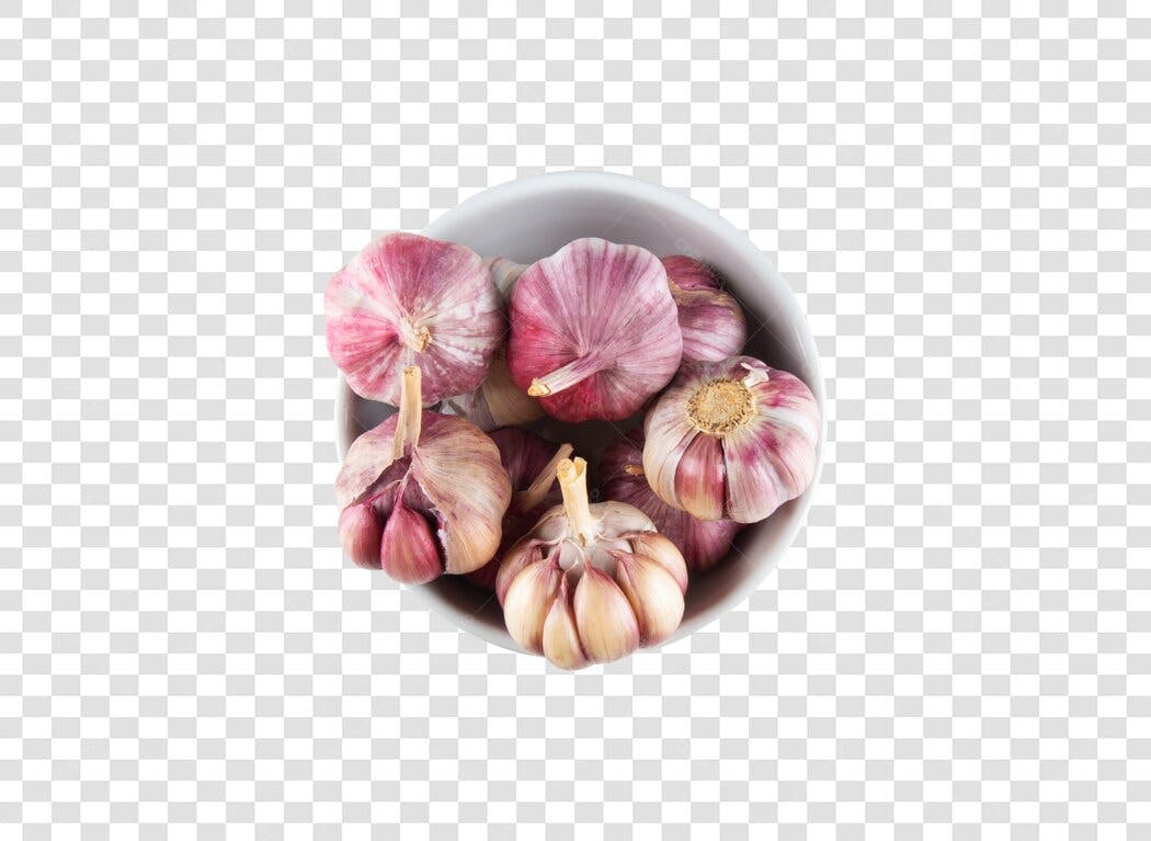 Foto de Alho Roxo Fresco em Tigela Branca PNG com fundo transparente