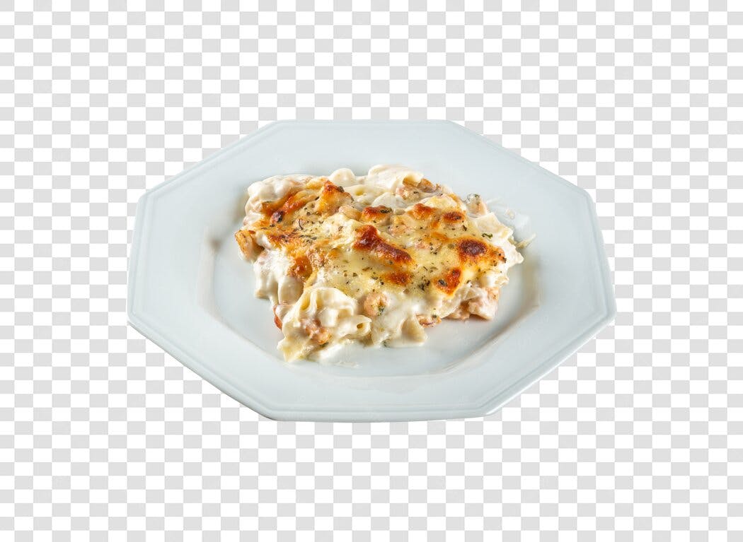 Prato de Macarrão Gratinado Cremoso com Queijo e Ervas PNG com fundo transparente