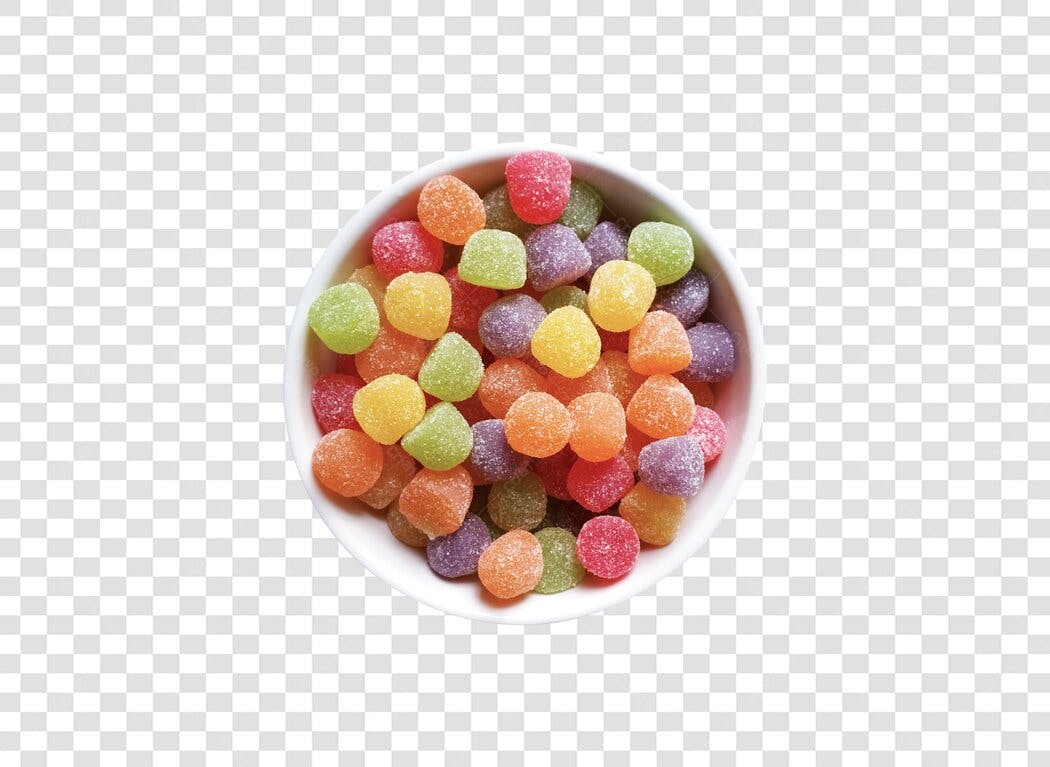 Gomas coloridas em tigela sortimento doce PNG com fundo transparente