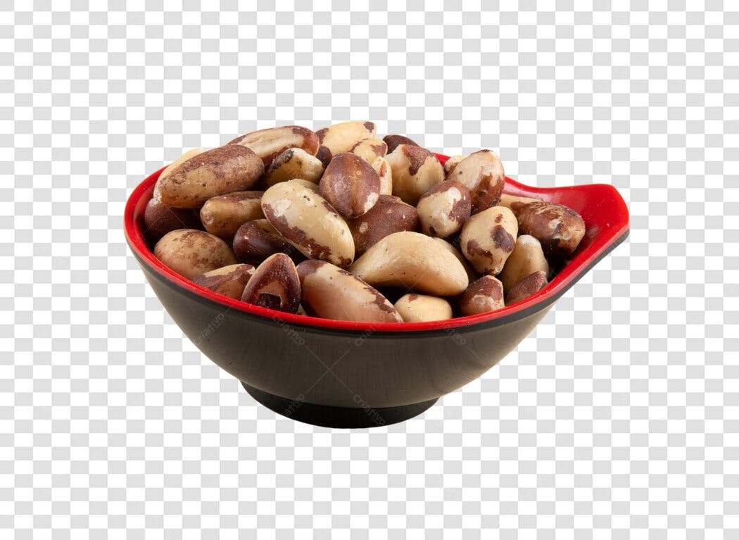 Imagem de Castanhas do Pará na tigela preta e vermelha PNG com fundo transparente