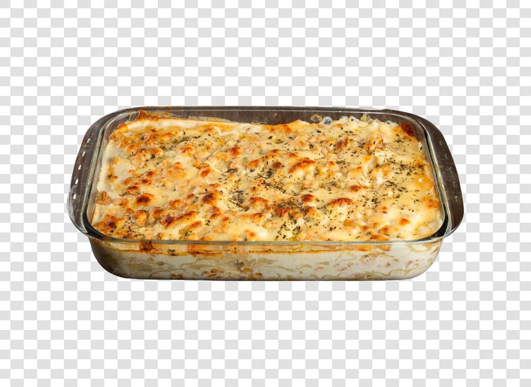 Prato de Lasanha Assada com Queijo Dourado PNG com fundo transparente