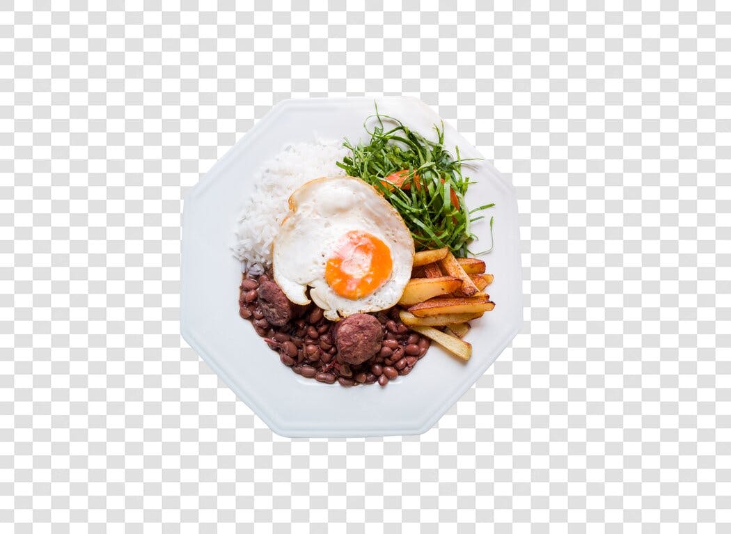 Prato de Comida Brasileira Completo Ovo Frito Arroz Feijão Batata Frita Salada PNG com fundo transparente