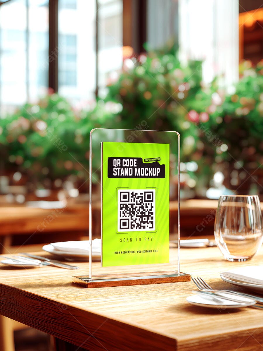 Mockup Realista de Suporte para QR Code em Mesa de Restaurante com Fundo Verde