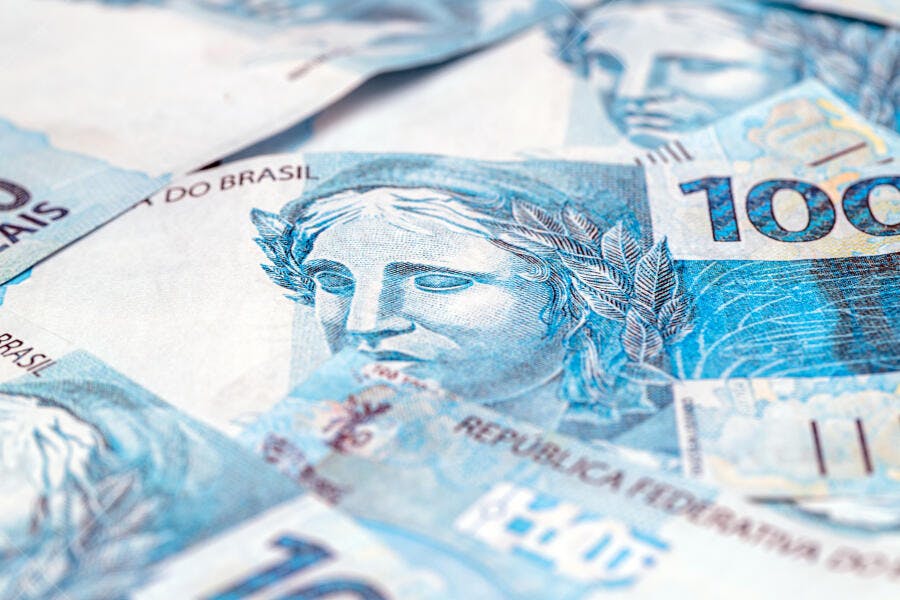 Notas de cem reais brasileiras efigie da República detalhes azuis