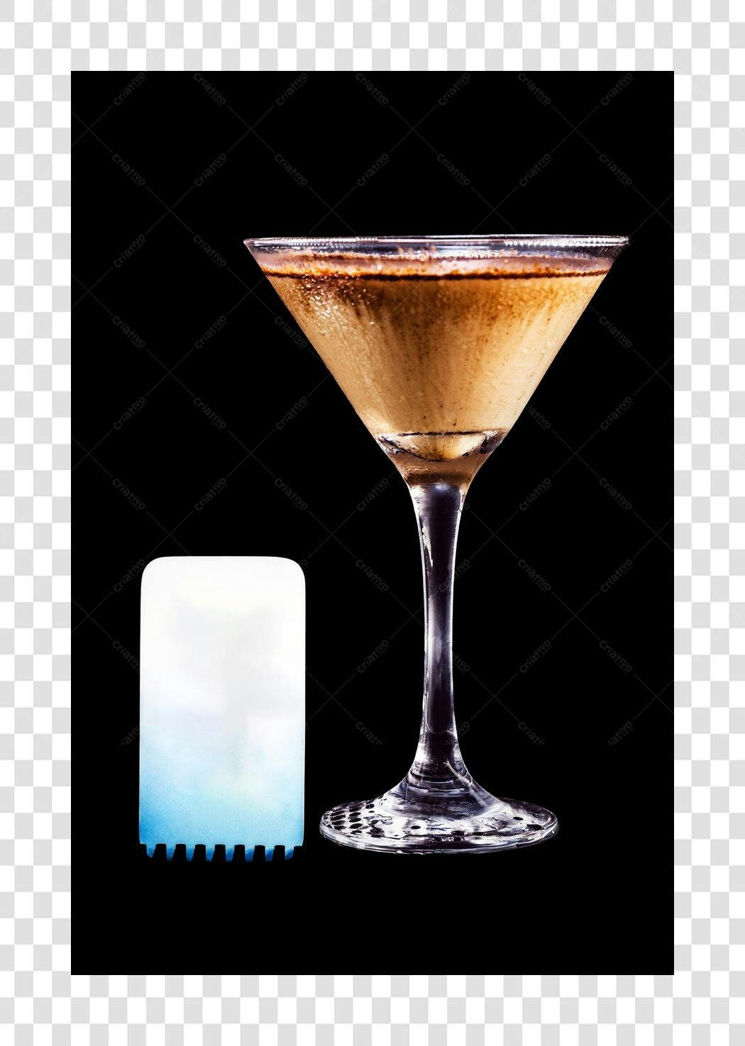 Coquetel Espresso Martini com gelo luminoso azul PNG com fundo transparente