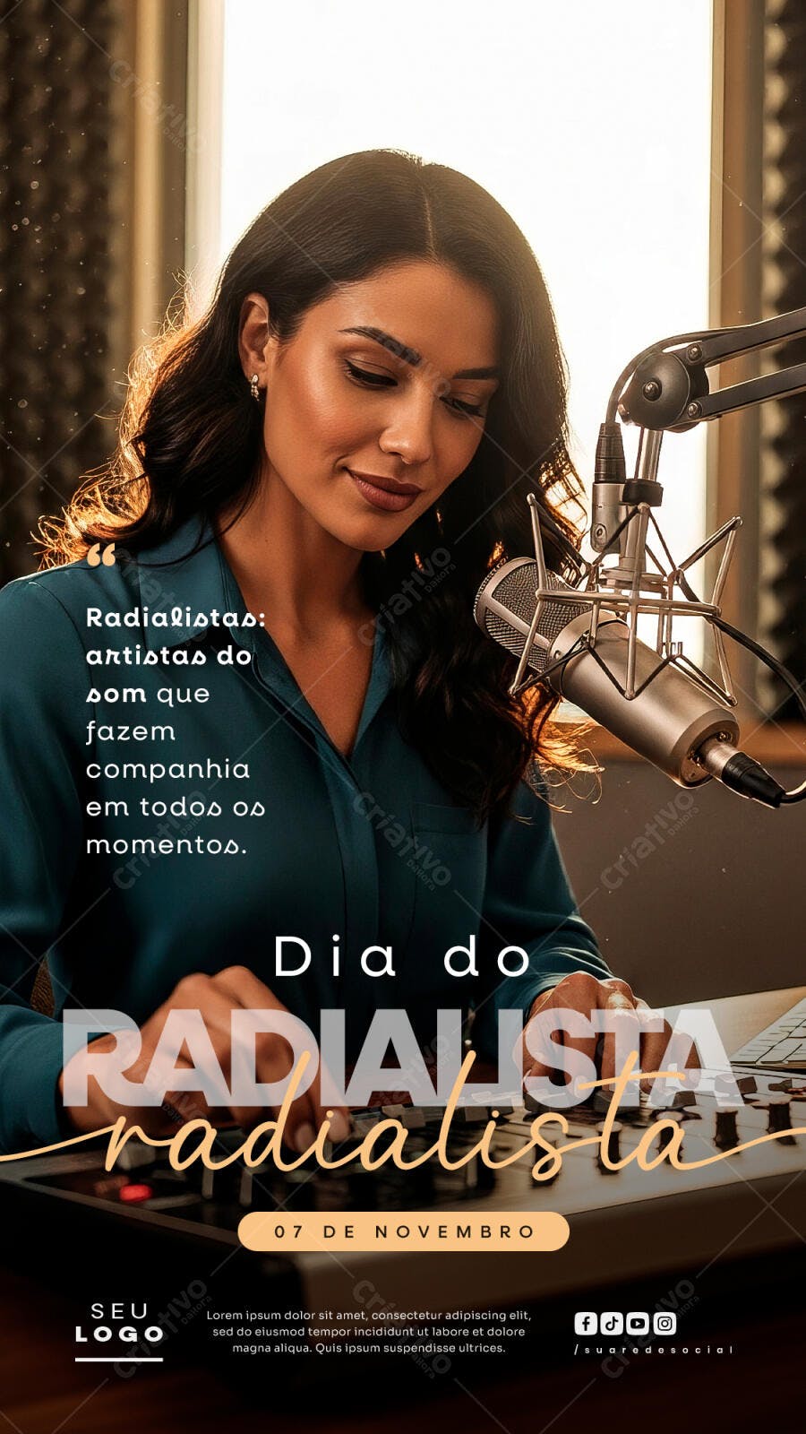 Flyer Dia do Radialista Locutora Microfone Estúdio Rádio PSD Editável