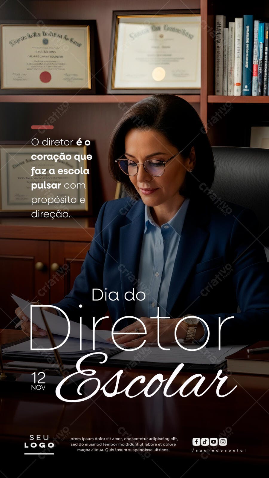 Flyer para Dia do Diretor Escolar Mulher Executiva em Escritório Psd Editável