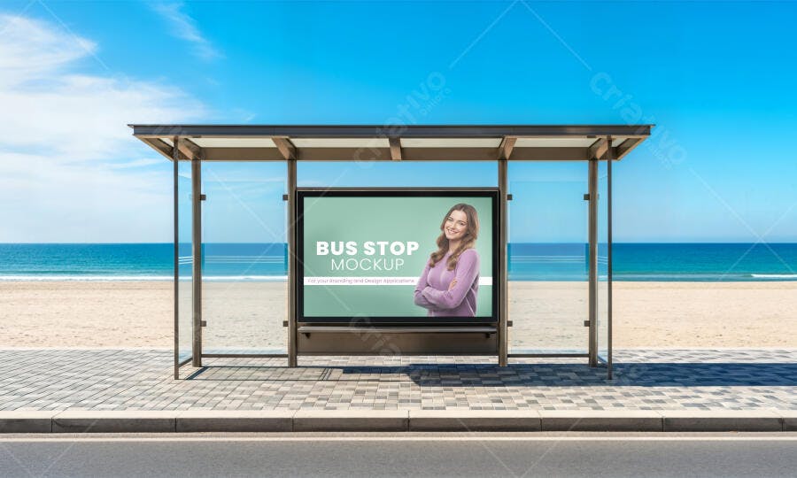 Mockup Outdoor Realista de Ponto de Ônibus na Praia com Tela Digital e Mulher