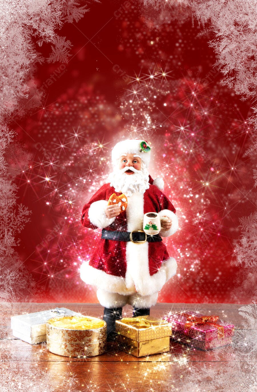 Boneco Papai Noel com biscoito e caneca em fundo natalino vermelho brilhante