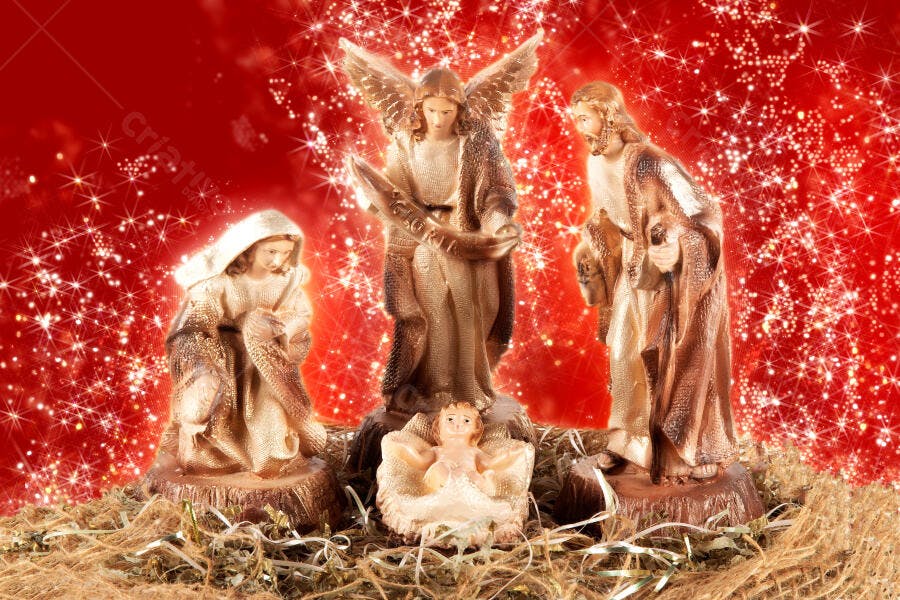 Presépio de Natal figuras douradas em fundo vermelho brilhante