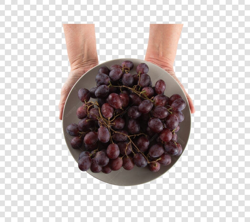 Fotografia de mãos oferecendo uvas vermelhas em prato PNG com fundo transparente