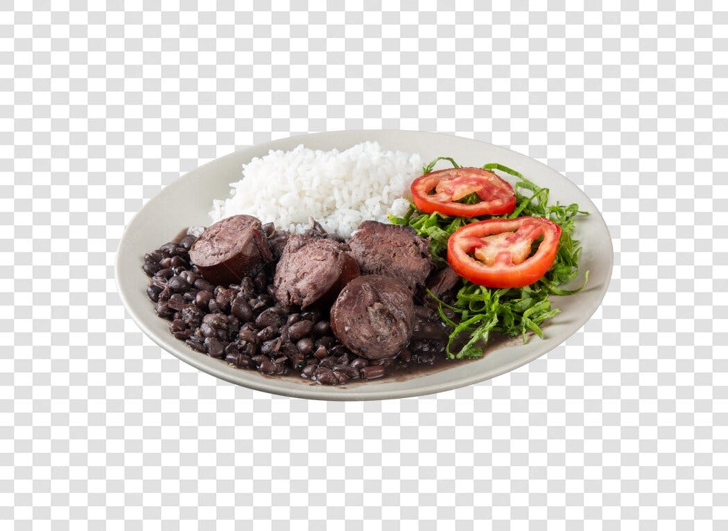 Prato de Feijoada Brasileira Arroz Feijão Linguiça Salada PNG com fundo transparente