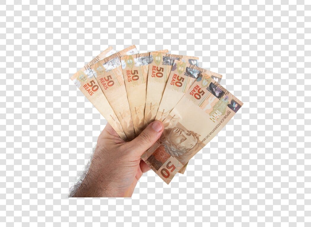 Imagem financeira mão segurando notas de 50 Reais brasileiras PNG com fundo transparente
