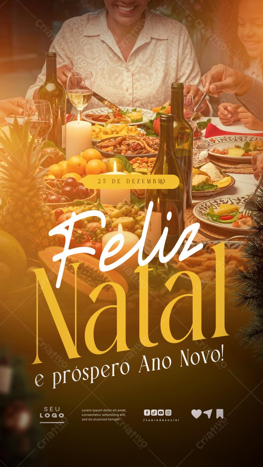 Flyer Natal e Ano Novo Ceia Familiar com Mulher Negra Sorrindo PSD Editável