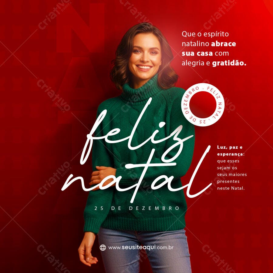 Flyer para Feliz Natal Mulher Sorrindo Verde e Vermelho PSD Editável