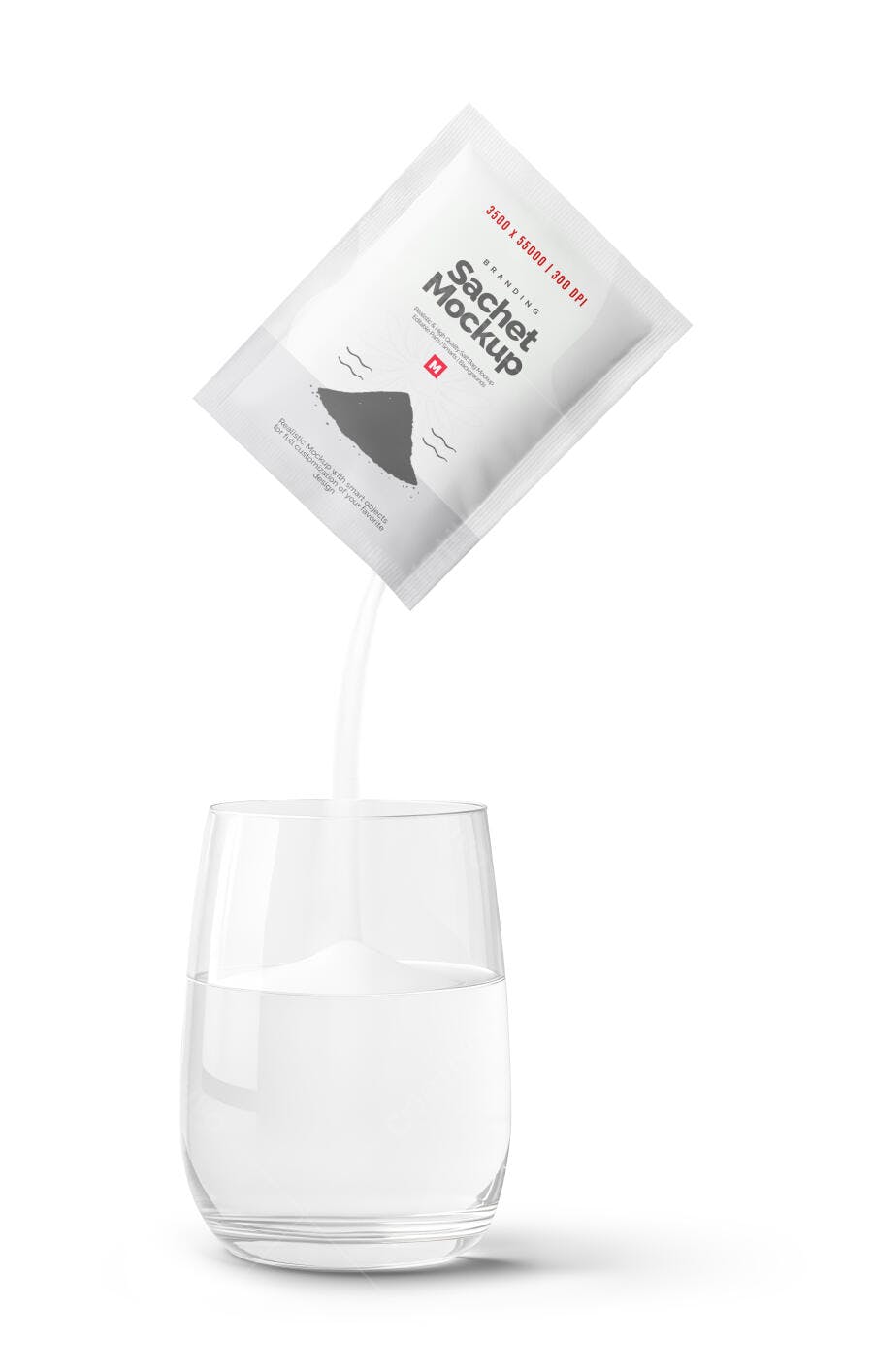 Mockup Realista de Sachet Despejando Pó em Copo Com Água Fundo Branco Clean