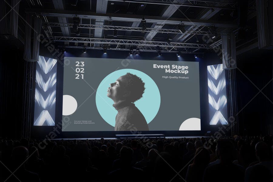 Mockup Palco de Evento Realista com Tela LED Gigante, Audiência e Jovem Afro no telão
